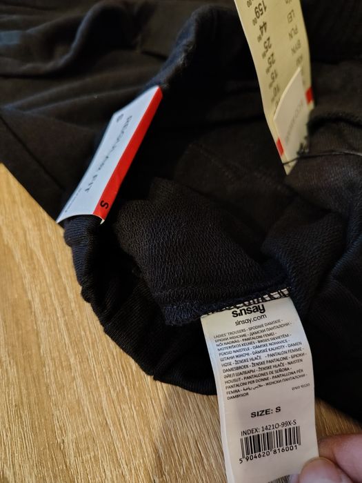 Nowe damskie spodnie dresowe roz S Sinsay