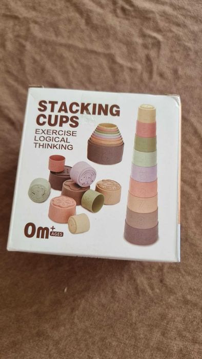 Torre de Copos Empilháveis em Silicone (9 Peças) - NOVO
