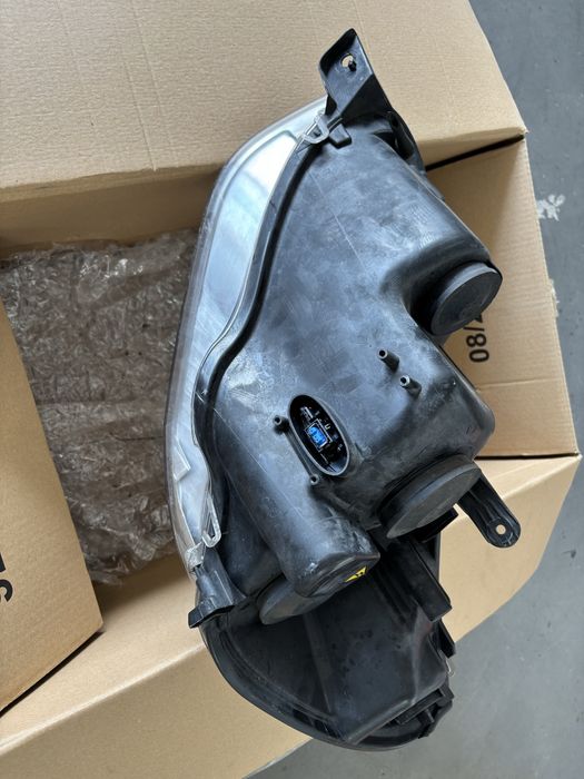 Otica direita ford Smax