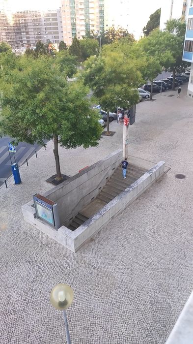 Apartamento T1, metro Ameixoeira disponível para Setembro