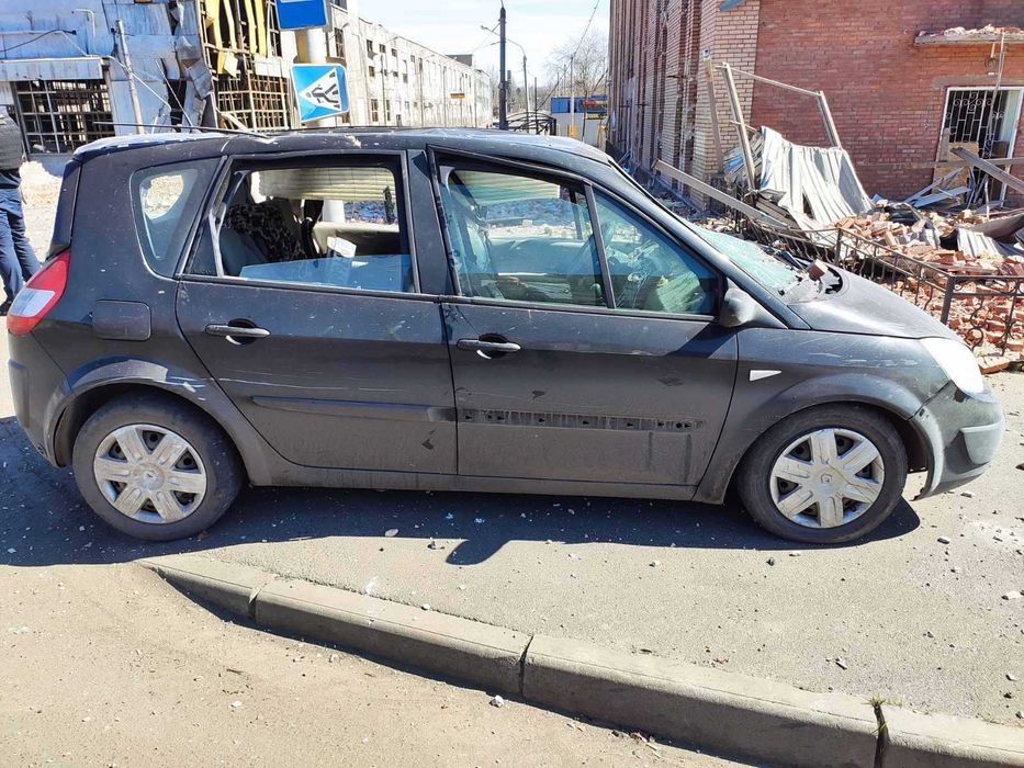 Автомобиль из под обстрела