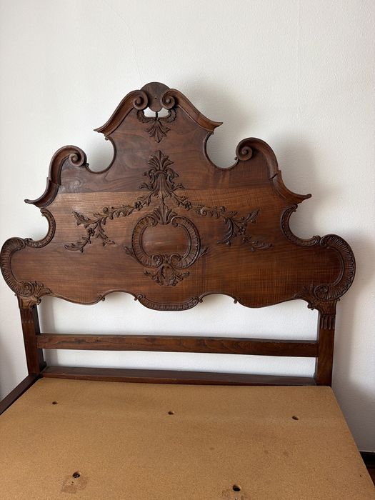 Mobilia de quarto em mogno maciço