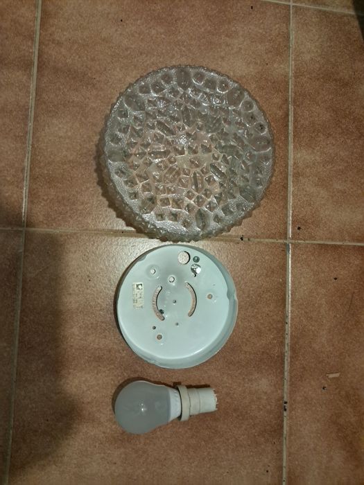 Vende se 12 globos em vidro  usados.