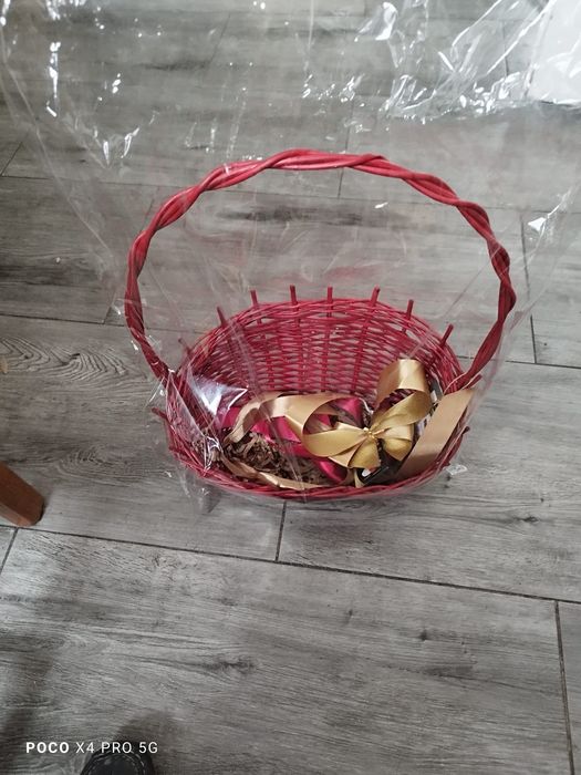 kosz prezentowy wiklinowy