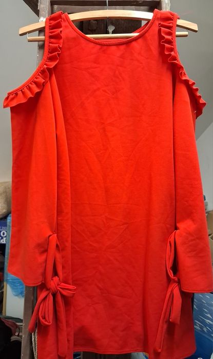 Sukienka czerwona z falbankami nowa bez metki