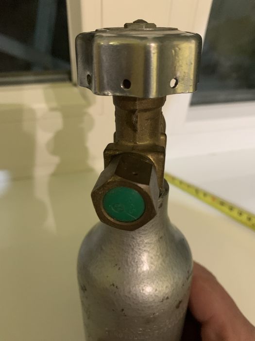 Німецький балон металевий  для газів ,0,5кг вміст балону. 250атмос