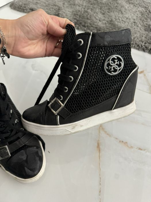 Guess кроссовки на танкетке