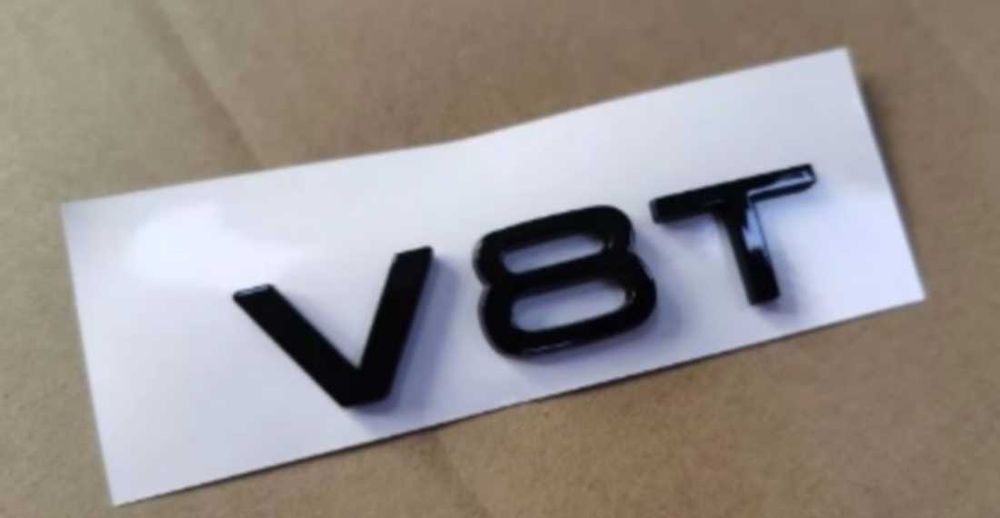 NOWY znaczek połysk V8T - czarny | srebrny emblemat