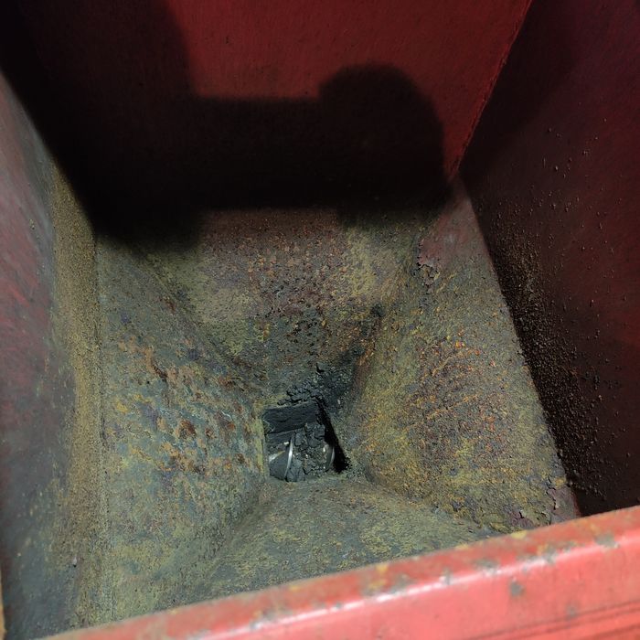 Zbiornik i podajnik ślimakowy do kotła na ekogroszek
