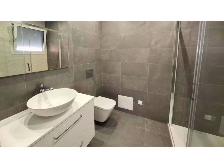 Apartamento T3 com varanda, garagem fechada em condomínio com piscina