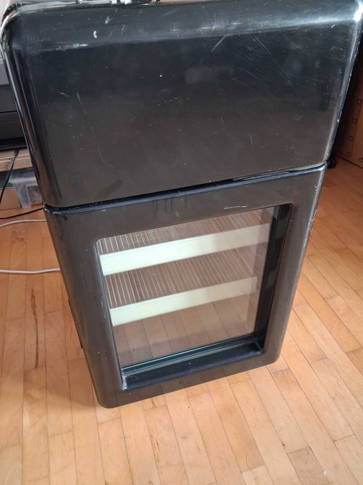 Mała witryna chłodnicza przeszklona SFA Cool CMV 50, minibar, lodówka na napoje”.