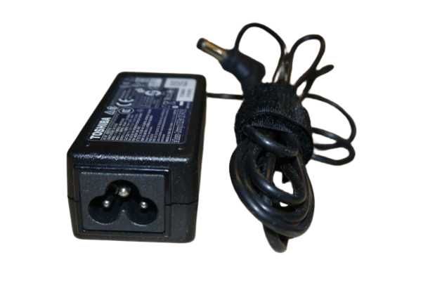 Zasilacz Toshiba 19V 2,37A 45W wtyk 5,5 x 2,5 mm