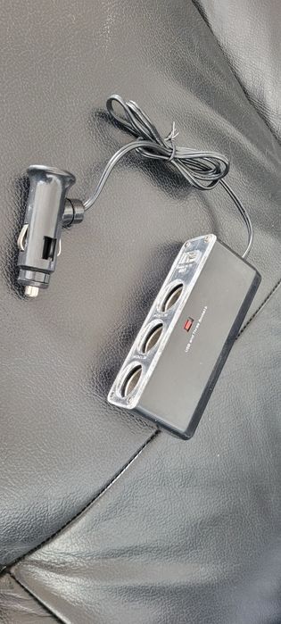 Uchwyt i rozdzielacz samochodowy