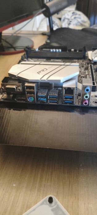B550m pro4 em bia condição