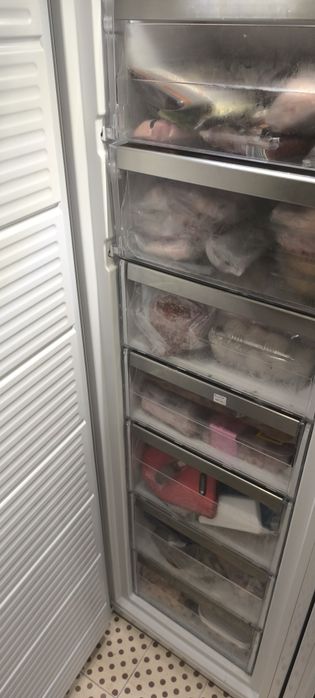 Frigorífico vertical + arca vertical 7 gavetas