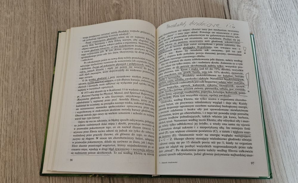 Książka/ przewodnik/ poradnik pod tytułem Wszystko o wegetarianizmie