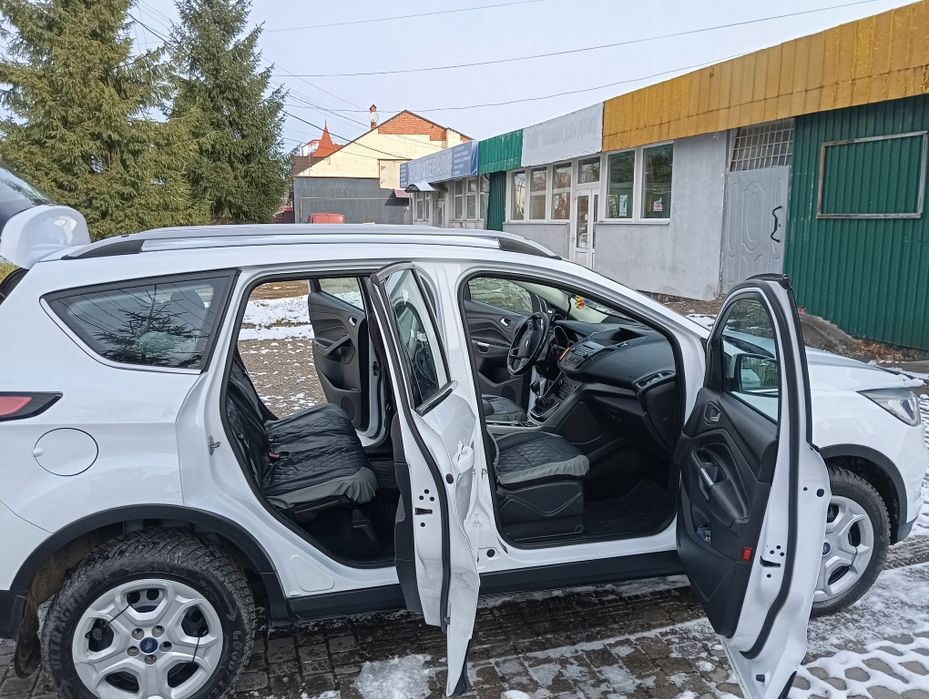 авто форд куга  паркитник