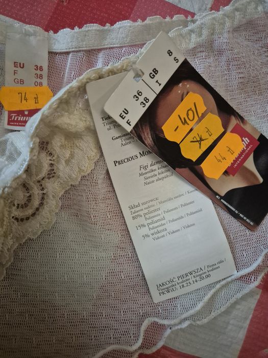 Biało-kremowe koronkowe figi damskie Triumph rozmiar 36 nowe