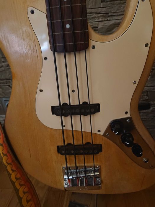 Gitara basowa fretless Vintage pickup Fender