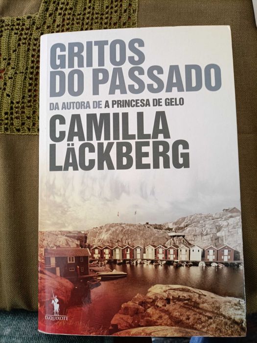 Livros de biografias e policiais