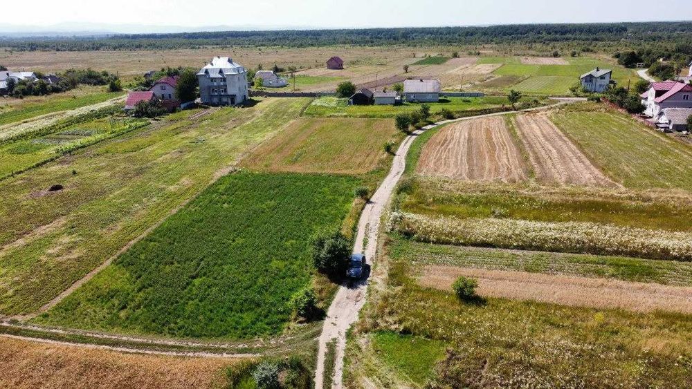 Продаж земельної ділянки 21 сотка Братківці під будівництво, світло, асфальт, будинки