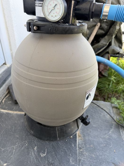 Vendo bomba Leroy de filtraçao para piscina nova + projetor e tubos