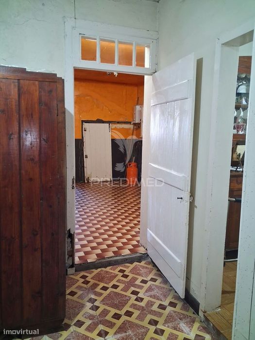 Moradia localizada na freguesia da Ribeirinha