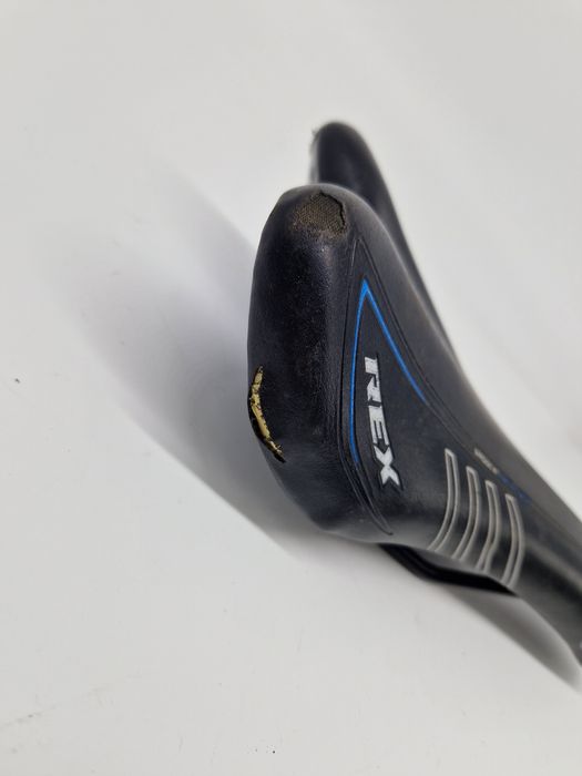 (4)Używane siodełko rowerowe REX