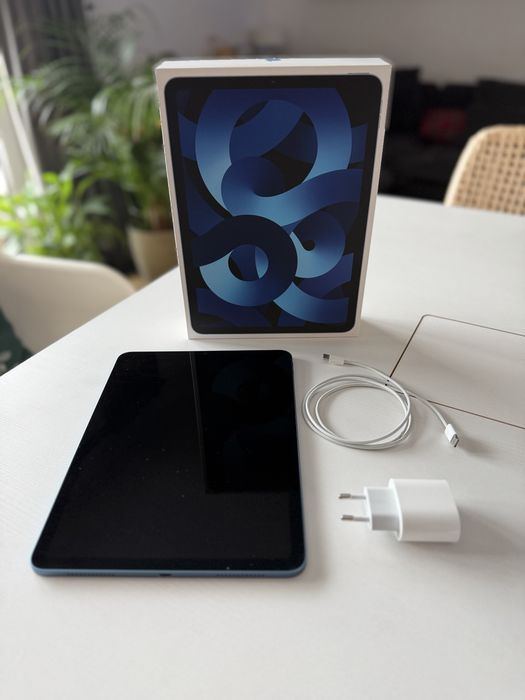 iPad Air M1 64GB 5th Gen - Blue