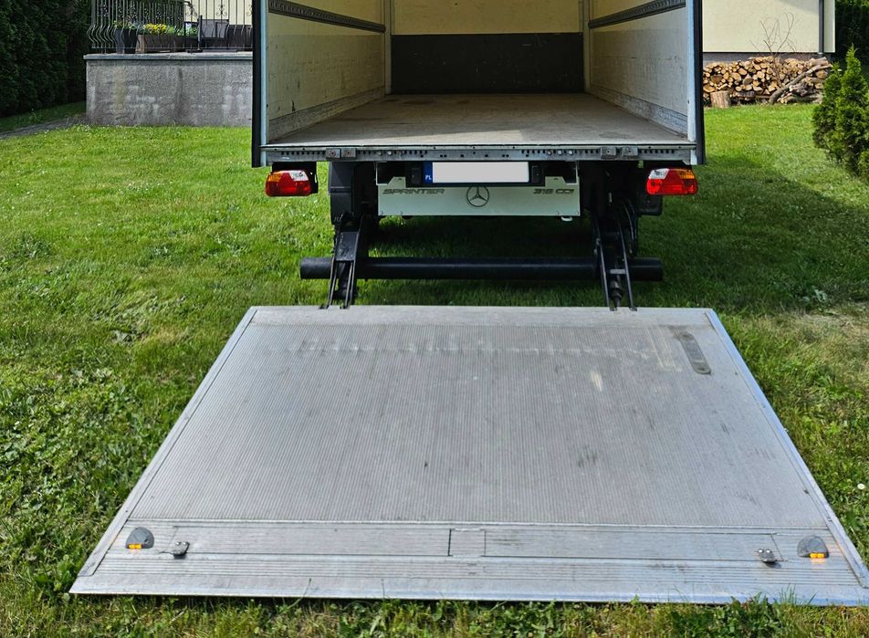 Zabudowa kontener JUNGE wraz z WINDĄ 750kg. typ Sprinter