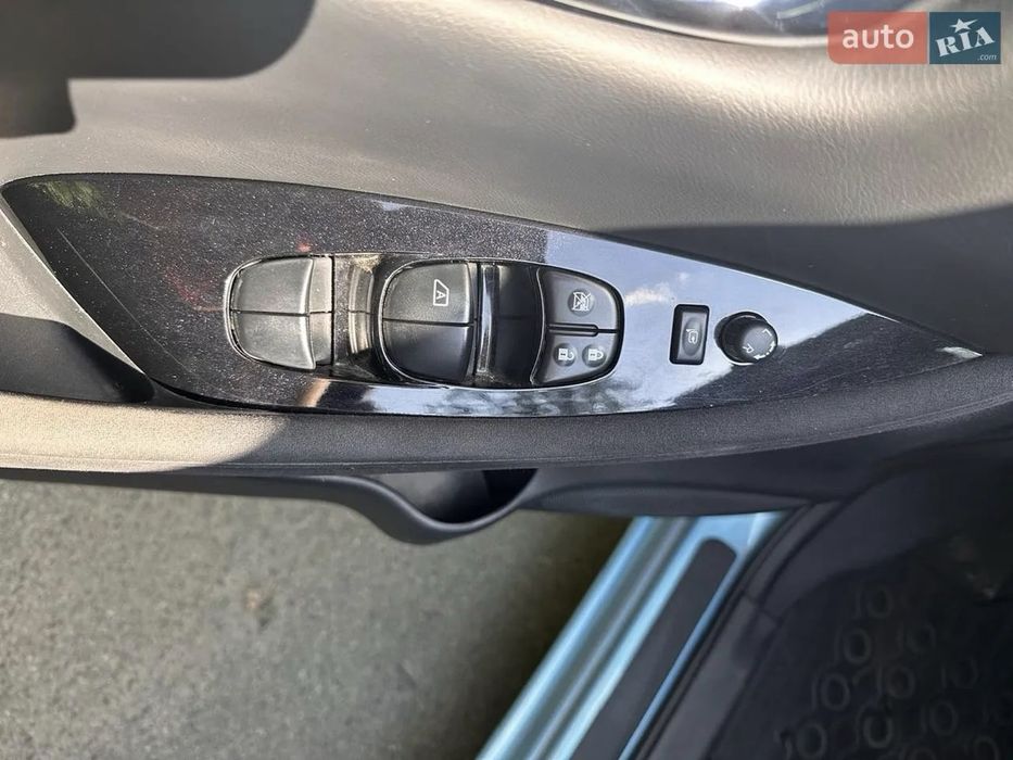 Продам електромобіль Nissan leaf