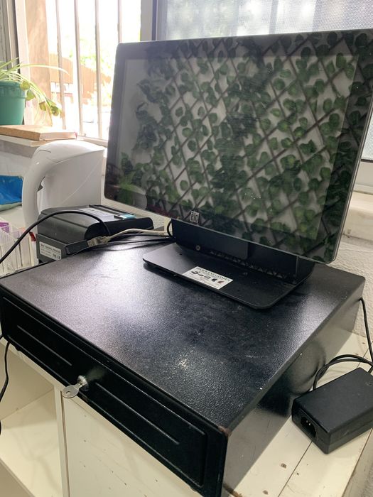Caixa registradora semi-nova