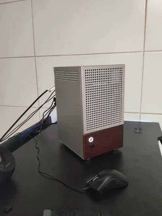 pc gaming  ITX - ryzen 9 9900X - RX 9060 XT - 32GB - 2TB