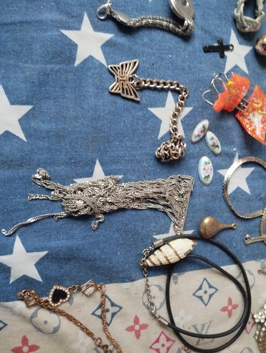 Продам разную бижутерию, цена за всё.