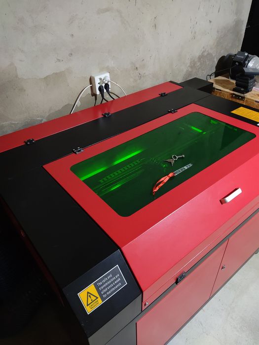 Máquina de Corte e Gravação a Laser CO₂ 100W – 90x60cm + Acessórios