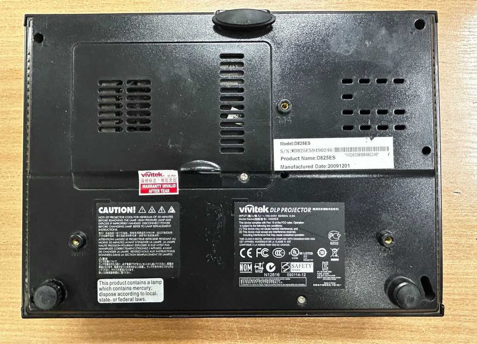Projektor VIVITEK D825ES