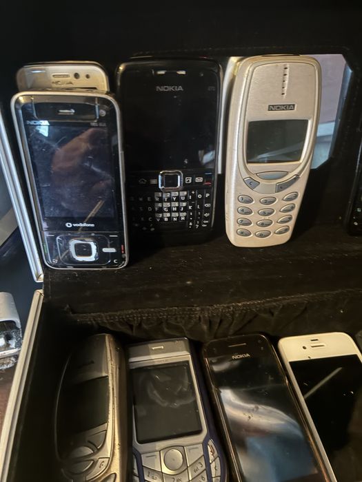 Varios telemoveis antigos