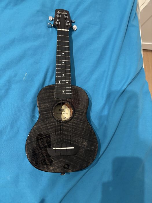 Ukulele z zestawem