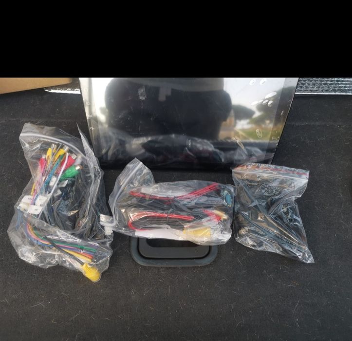 Vendo rádio 1din de 10 polegadas com gps câmara de ré novo nunca usado