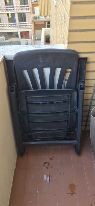 2 Cadeiras jardim com mesa apoio