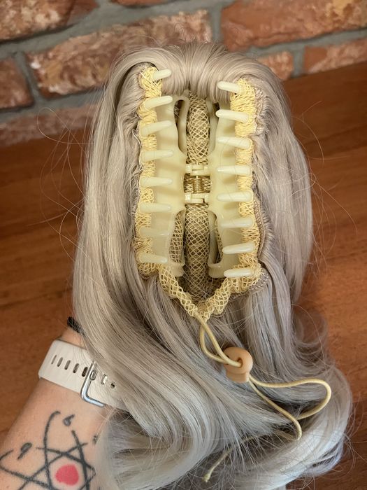 Kucyk na klamerce blond