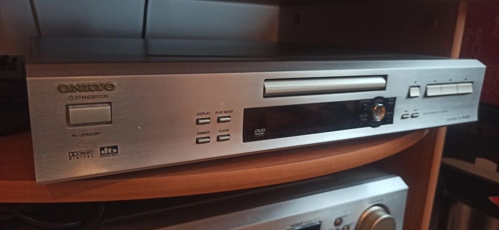 Amplituner i DVD Onkyo TX sr502e