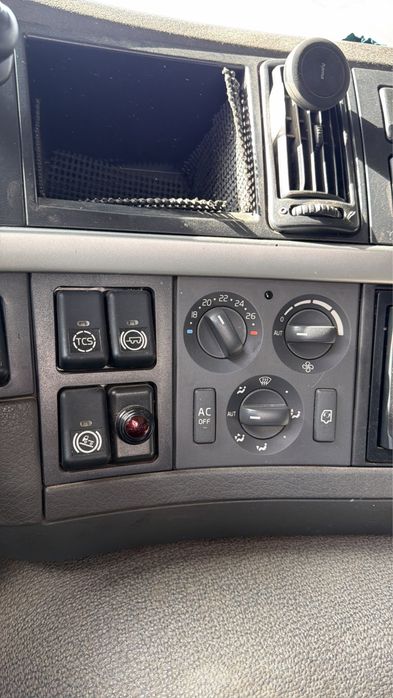Volvo FM380 Estrado e Grua 16M