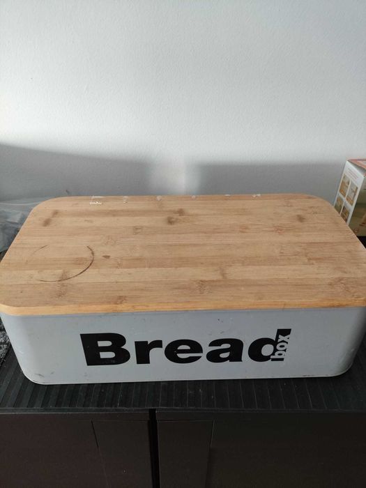 Bread Box – In Good Condition64729750617729121