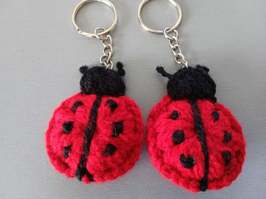 Breloczek - biedronka 3d - z włóczki - rękodzieło -