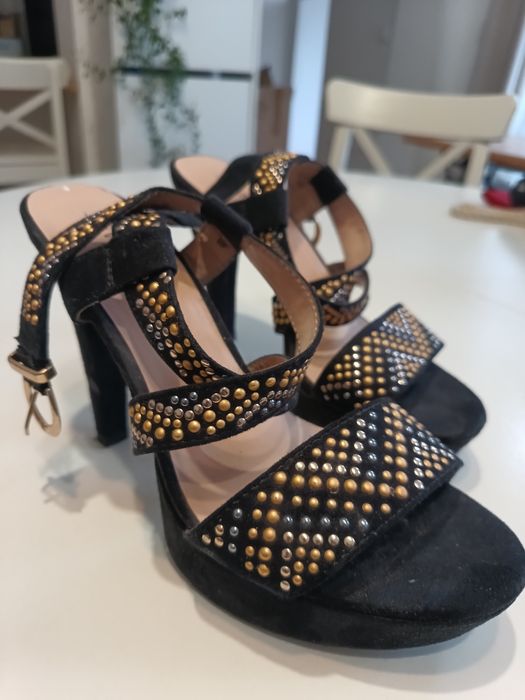 Szpilki, sandały czarne