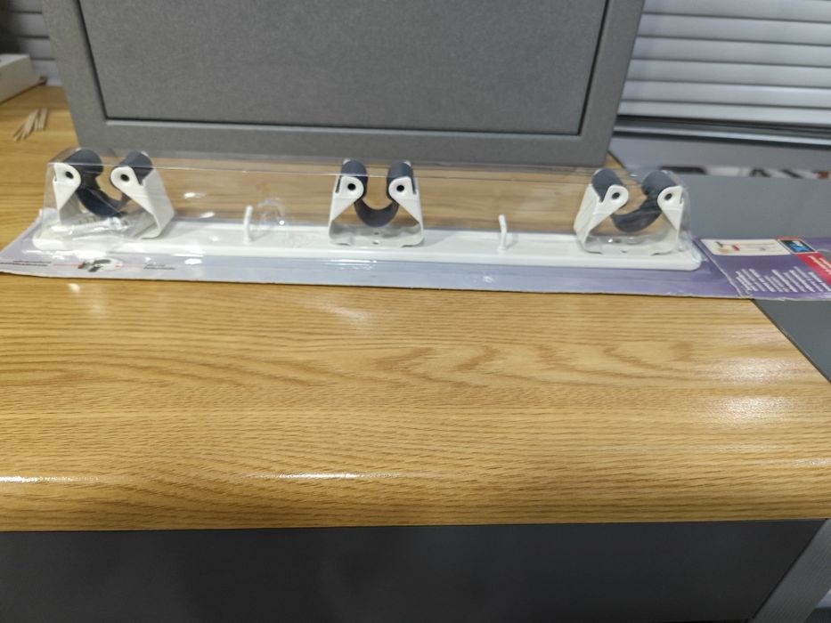 Cabide triplo para vassouras InoFix