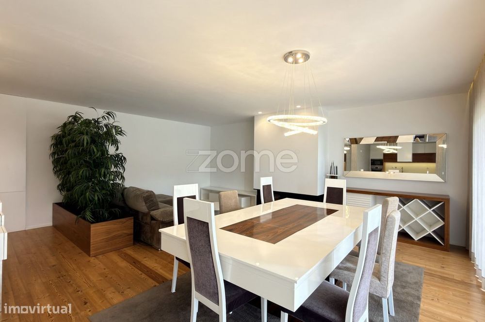 Apartamento T3 com lugar de garagem e varanda em S. Vitor.