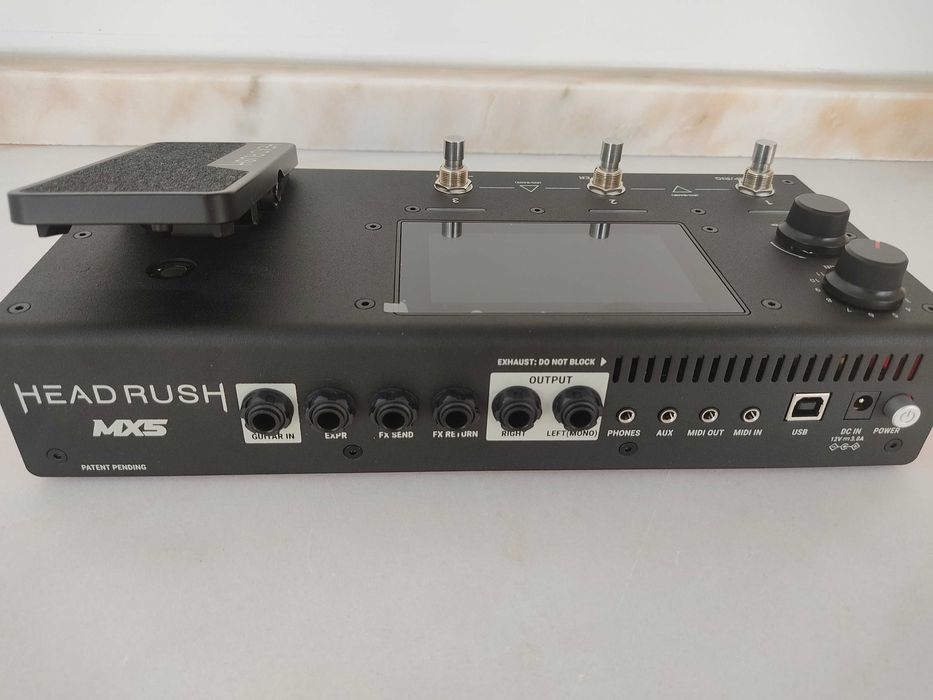 Pedaleira de guitarra Headrush MX5.