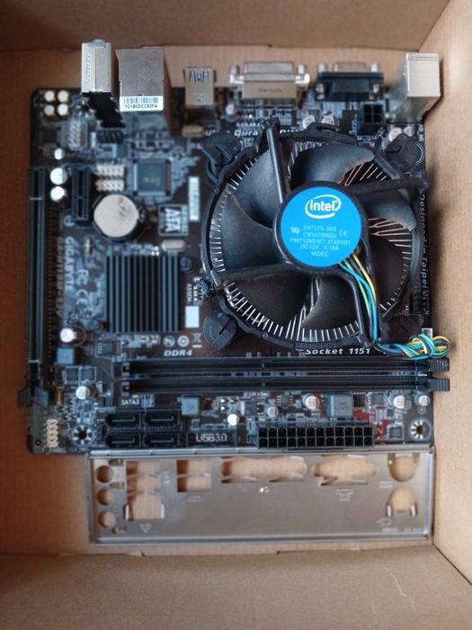 Комплект Мать Gigabate GA H110M-S2V+Intel G3900 Socket 1151 +4 гб ОЗУ